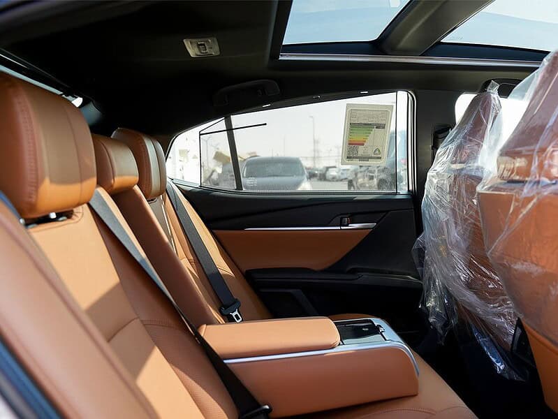 2025 Toyota Camry Hybrid 2.5 L 4 Cylinder Engine Sedan Grey Tan GCC