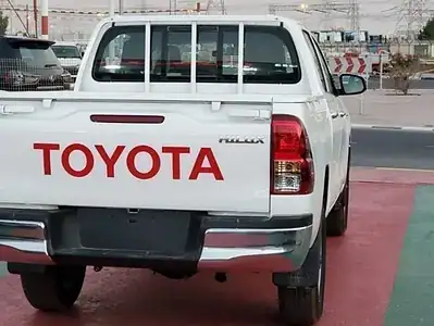 2025 Toyota Hilux Double Cabin 2.4L 4 Cylinder Diesel 4x4 White Black