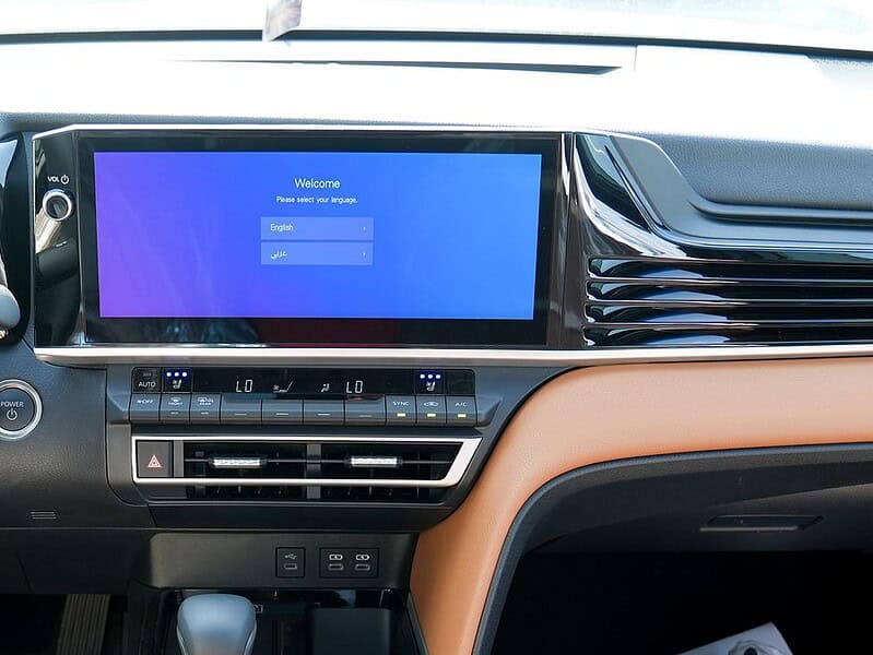 2025 Toyota Camry Hybrid 2.5 L 4 Cylinder Engine Sedan Grey Tan GCC