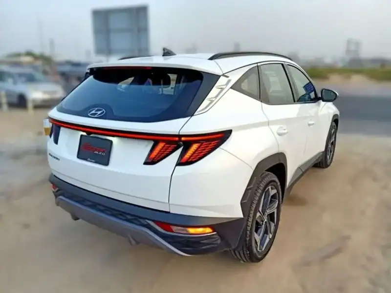 Hyundai Tucson 2.0L 4 Cylinder Petrol 2022 Full Option White Grey