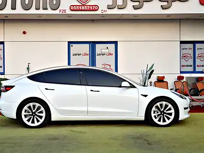 2022 Tesla Model 3 Other 70 - 80 kWh 350 - 450 KM White Black GCC