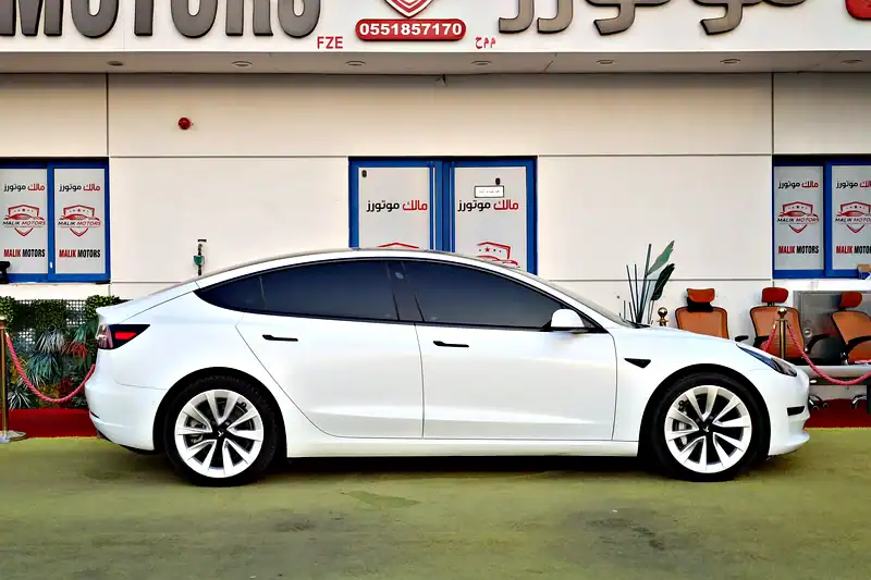 2022 Tesla Model 3 Other 70 - 80 kWh 350 - 450 KM White Black GCC