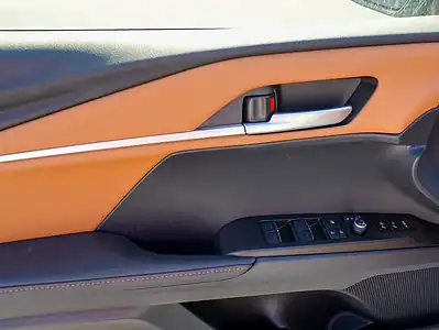 2025 Toyota Camry Hybrid 4 Cylinder Engine Sedan White Tan GCC