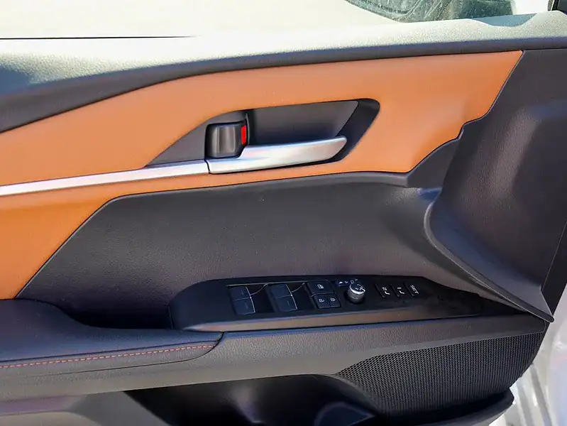 2025 Toyota Camry Hybrid 4 Cylinder Engine Sedan White Tan GCC