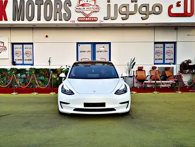 2022 Tesla Model 3 Other 70 - 80 kWh 350 - 450 KM White Black GCC