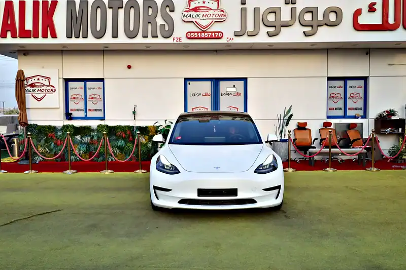 2022 Tesla Model 3 Other 70 - 80 kWh 350 - 450 KM White Black GCC