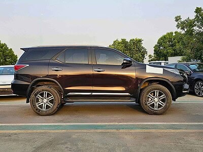 2025 Toyota Fortuner 2.7L V4 PETROL FULL OPTION GCC Specs Brown Tan