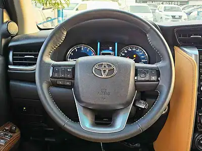 2025 Toyota Fortuner 2.7L V4 PETROL FULL OPTION GCC Specs Brown Tan