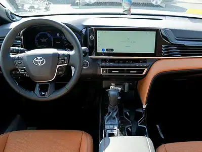 2025 Toyota Camry Hybrid 4 Cylinder Engine Sedan White Tan GCC