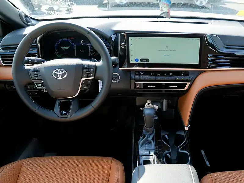 2025 Toyota Camry Hybrid 4 Cylinder Engine Sedan White Tan GCC