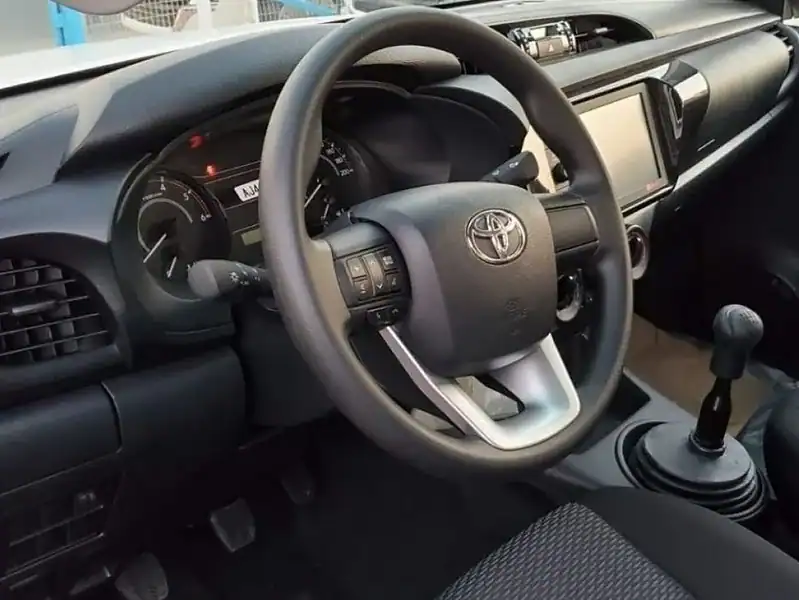 2025 Toyota Hilux Double Cabin 2.4L 4 Cylinder Diesel 4x4 White Black