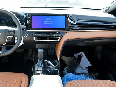 2025 Toyota Camry Hybrid 2.5 L 4 Cylinder Engine Sedan Grey Tan GCC