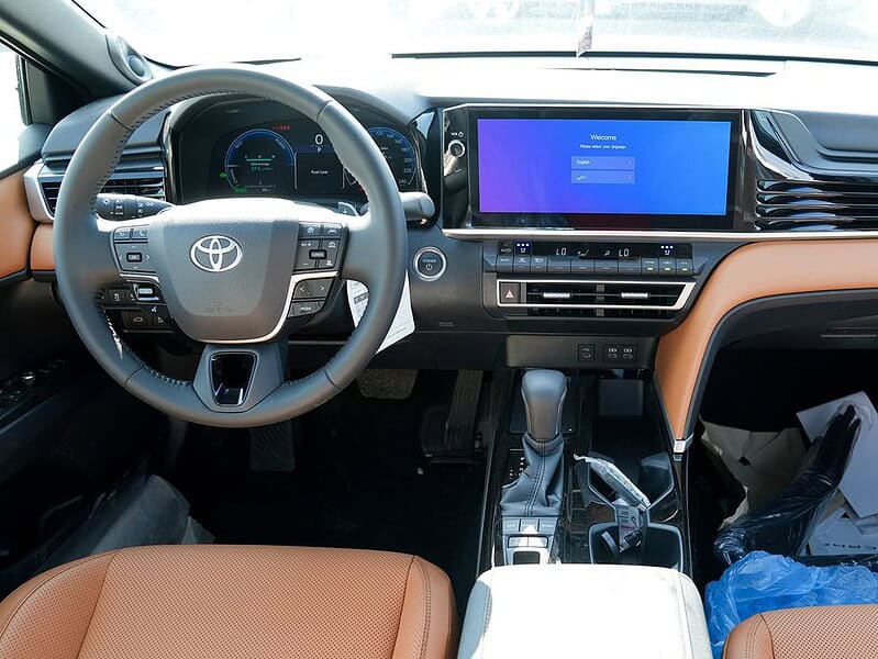 2025 Toyota Camry Hybrid 2.5 L 4 Cylinder Engine Sedan Grey Tan GCC