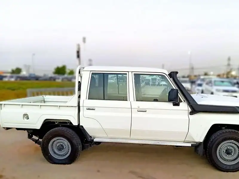 2025 Toyota Land Cruiser Pick Up Double Cabin Diesel 4.2L 6V MT White Grey