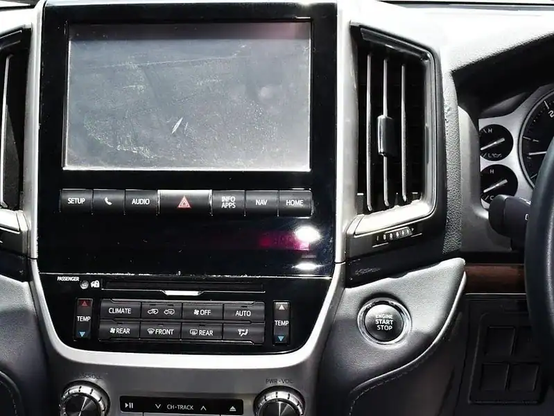 2018 Toyota Land Cruiser 4.5 litre 8 Cylinder Engine RHD White Black