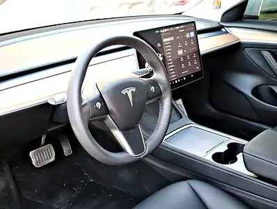 2022 Tesla Model 3 Other 70 - 80 kWh 350 - 450 KM White Black GCC