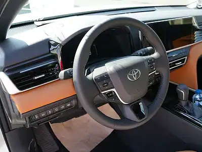 2025 Toyota Camry Hybrid 2.5 L 4 Cylinder Engine Sedan Silver Tan GCC