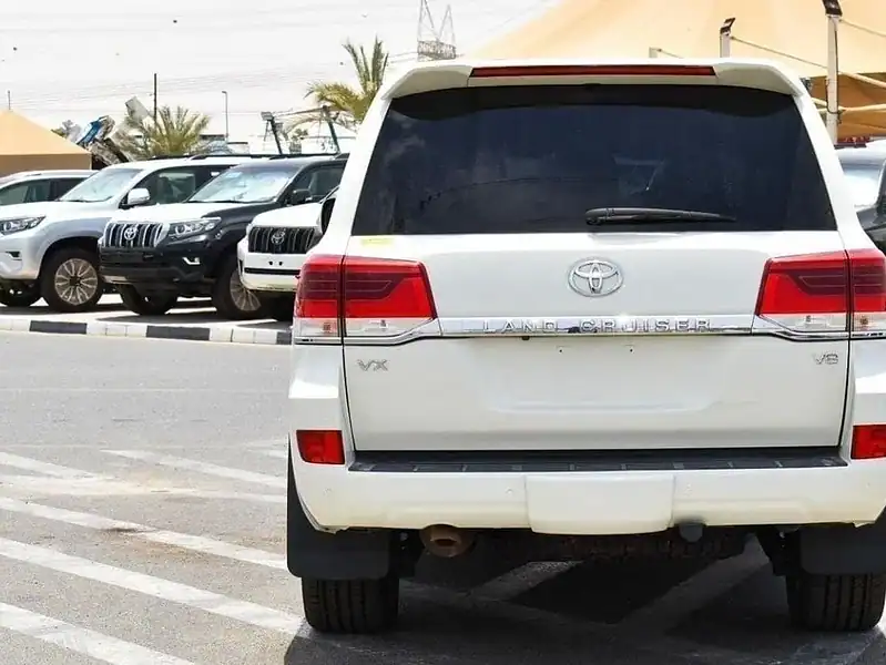 2018 Toyota Land Cruiser 4.5 litre 8 Cylinder Engine RHD White Black