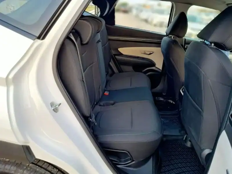 Hyundai Tucson 2.0L 4 Cylinder Petrol 2022 Full Option White Grey