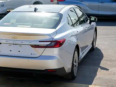 2025 Toyota Camry Hybrid 2.5 L 4 Cylinder Engine Sedan Silver Tan GCC