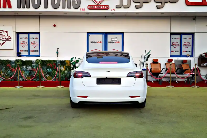 2022 Tesla Model 3 Other 70 - 80 kWh 350 - 450 KM White Black GCC