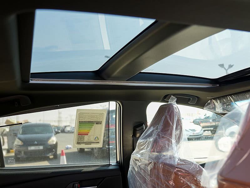 2025 Toyota Camry Hybrid 2.5 L 4 Cylinder Engine Sedan Grey Tan GCC