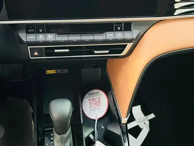 2025 Toyota Camry CAMRY 2.5 HYBRID GCC Specs Blue Tan