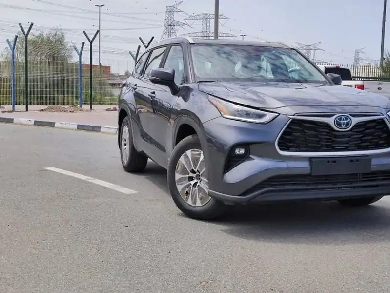 Toyota Highlander GLE 2.5L Hybrid 2023 4WD SUV Grey Black GCC Specs