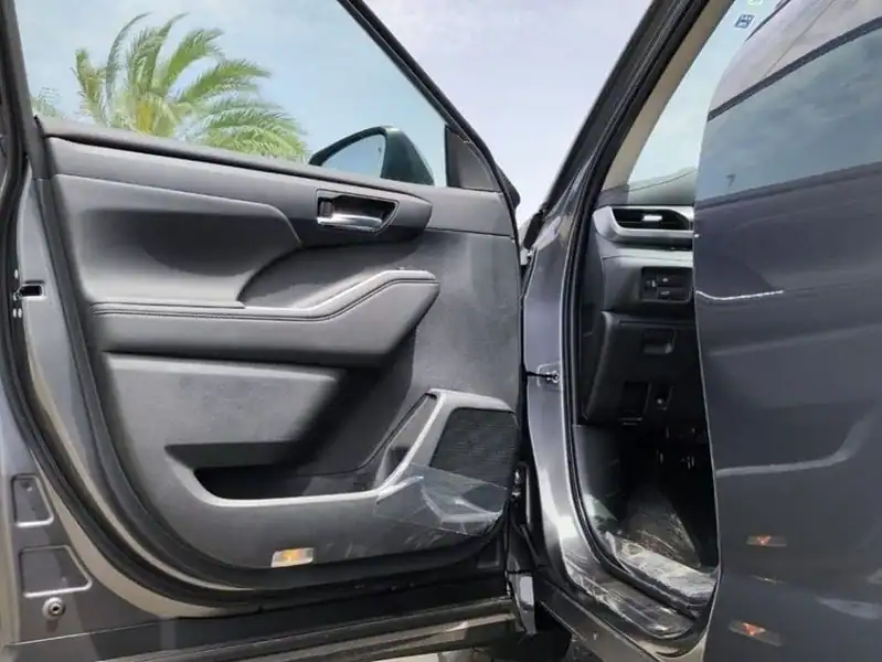 Toyota Highlander GLE 2.5L Hybrid 2023 4WD SUV Grey Black GCC Specs