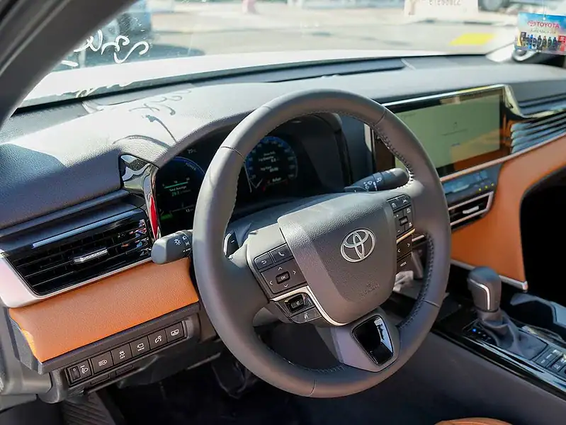 2025 Toyota Camry Hybrid 4 Cylinder Engine Sedan White Tan GCC