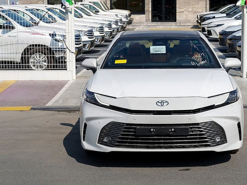 2025 Toyota Camry Hybrid 4 Cylinder Engine Sedan White Tan GCC