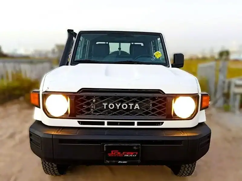 2025 Toyota Land Cruiser Pick Up Double Cabin Diesel 4.2L 6V MT White Grey