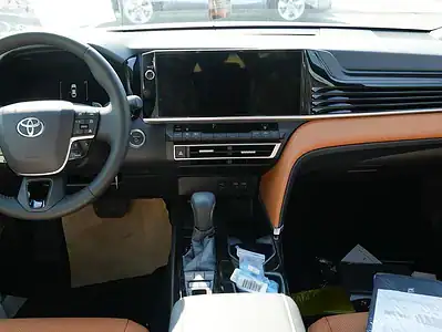 2025 Toyota Camry Hybrid 2.5 L 4 Cylinder Engine Sedan Silver Tan GCC