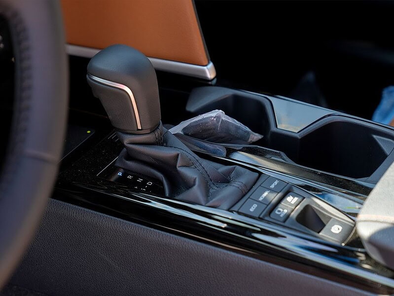 2025 Toyota Camry Hybrid 2.5 L 4 Cylinder Engine Sedan Grey Tan GCC