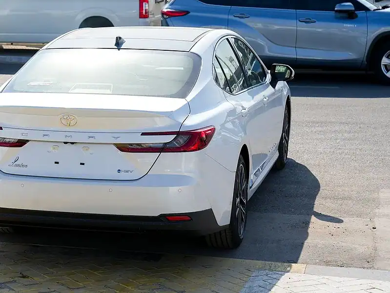 2025 Toyota Camry Hybrid 4 Cylinder Engine Sedan White Tan GCC