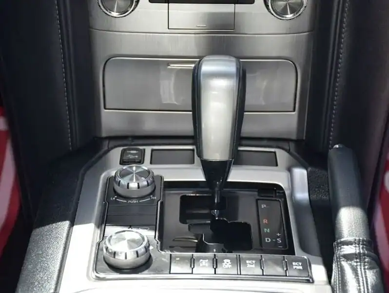 2017 Toyota Land Cruiser 4.5 litre 8 Cylinder Engine RHD White Grey