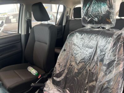 Toyota Hilux TOYOTA HILUX 2.4L 2WD MODEL 2025 White Black