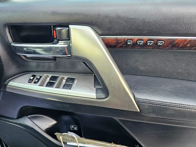 2012 Toyota Land Cruiser 5.7L 8 Cylinder Engine Grey Black