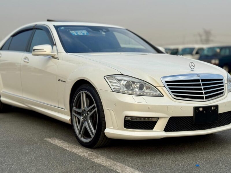 2012 Mercedes Benz S 63 AMG 5.5-liter twin-turbo V8 Engine White Black