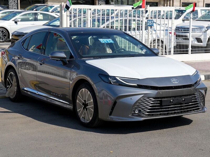 2025 Toyota Camry Hybrid 2.5 L 4 Cylinder Engine Sedan Grey Tan GCC