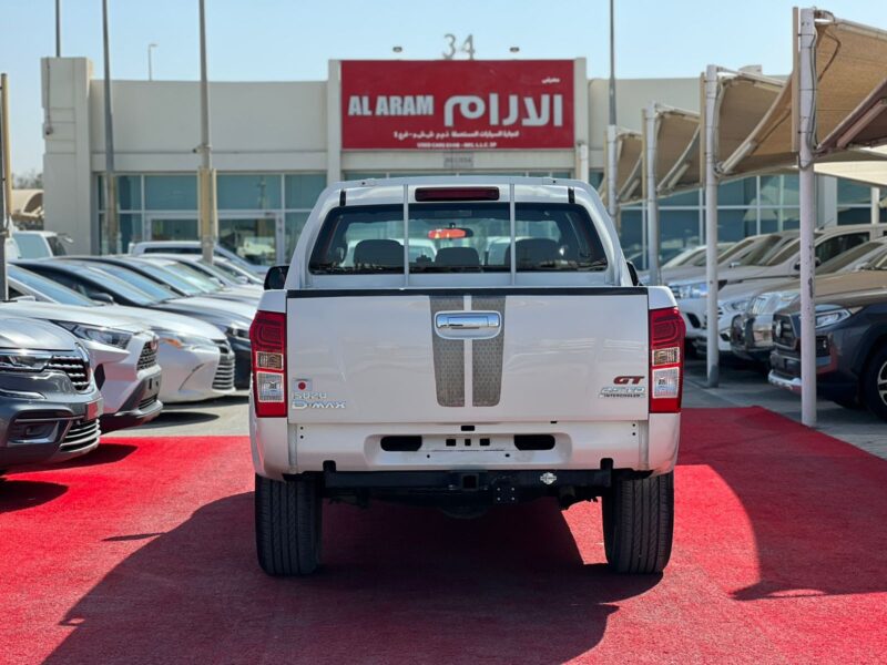 2016 Isuzu D Max 4X4 GT Manual Diesel 2.5 Turbo Manual White Black