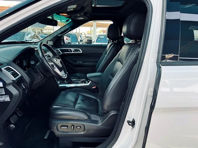 2015 Ford Explorer EcoBoost 4 Cylinder Engine Neat & Clean Car White Black