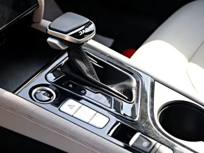 2022 JAC J7 Luxury 4 Cylinders Engine GCC Specs White Sedan