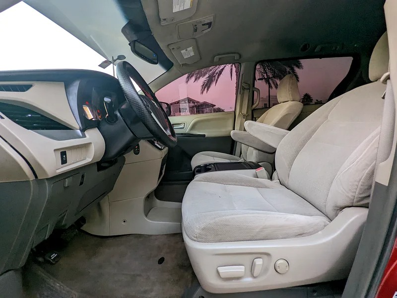 2015 Toyota Sienna LE Mid Option in Perfect Condition Red Beige