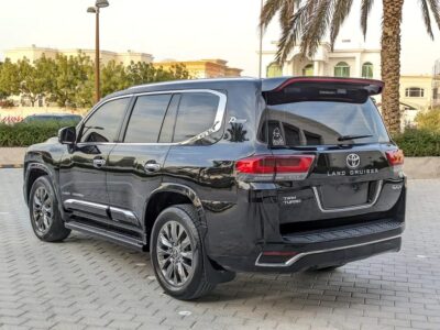 2015 Toyota Land Cruiser GXR TOP Full Option GCC Specs Black Beige