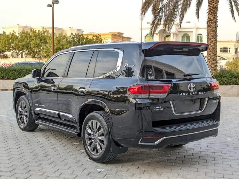 2015 Toyota Land Cruiser GXR TOP Full Option GCC Specs Black Beige