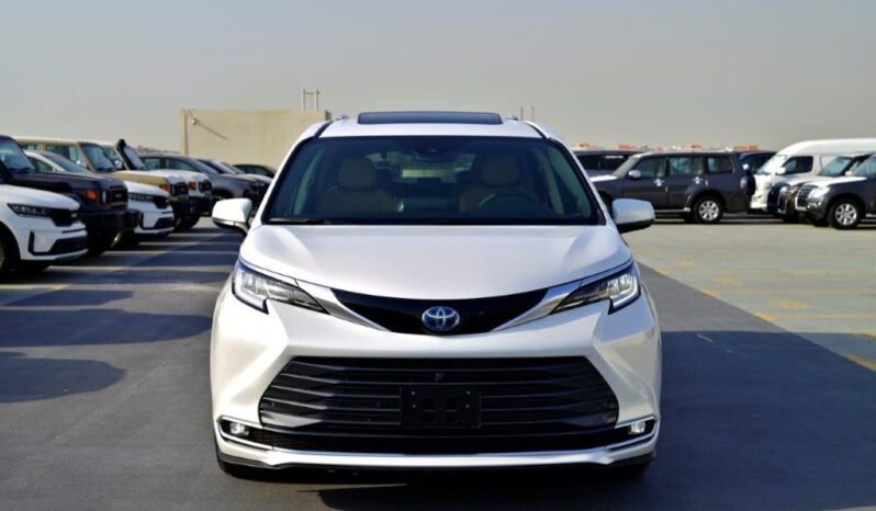 2024 Toyota Sienna 2.5 L Hybrid Powertrain White Beige