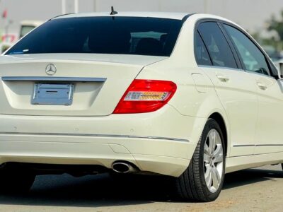 2010 Mercedes-Benz C-Class C300 6 Cylinder Engine White Black Clean Car