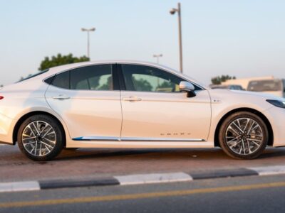 2025 Toyota Camry Lumiere 2.5L HEV Full option (White-Tan)