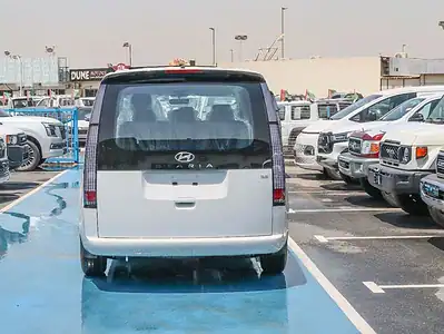 Hyundai Staria Hyundai Staria 3.5L 2025 AT White Black